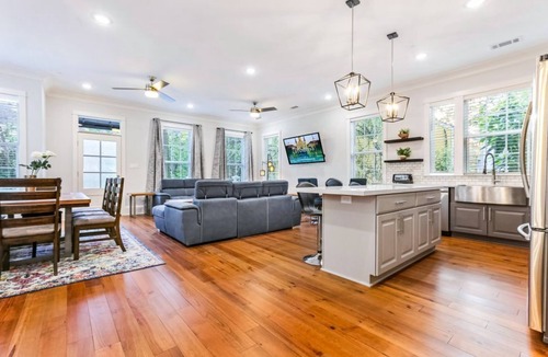 Faubourg Lafayette House | Spacious 5 BR Retreat + Pool | Near It All!