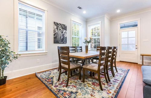 Faubourg Lafayette Apartment | Spacious 5 BR Retreat - Pool - Near It All!