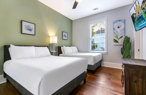 Faubourg Lafayette Apartment | Spacious 5 BR Retreat - Pool - Near It All!