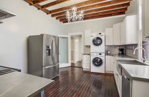Mid-City House | Spacious 5BR Urban Oasis | Porch, Courtyard, Free Parking | Near French Quarter