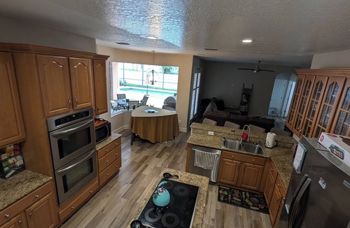 County Line Coalition House | Spacious 6-bedroom oasis with in gated North Tampa Suburb