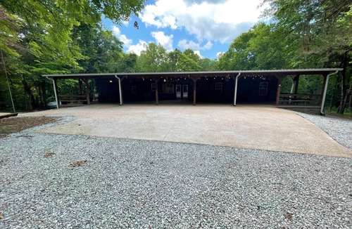 Clifton Cabin | Spacious 7-bedroom cabin in charming Clifton with WiFi, AC