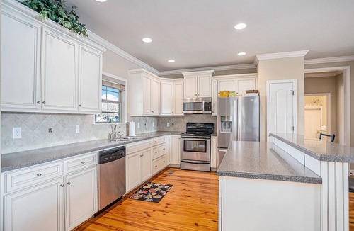 Columbiana House | Spacious 7-bedroom water front Lakehouse on lovely Lay Lake
