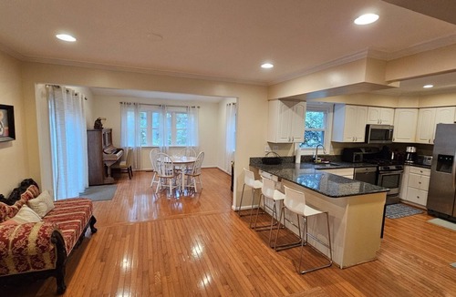 Fairland House | Spacious and Family Friendly 6-bedrooms house in delightful Silver Spring.
