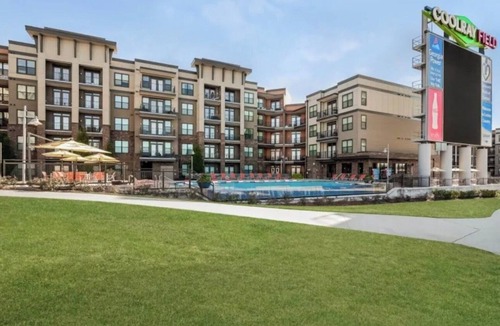 Lawrenceville Apartment | Spacious apartment with a baseball field view also pool view