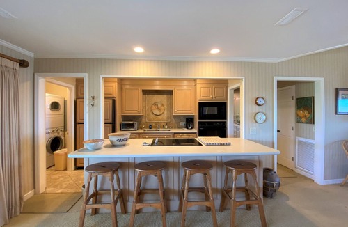 Edisto Island House | Spacious Beachfront Home;Screened Porch; Sunset Views & Dolphin Sightings: CableTV/WiFi