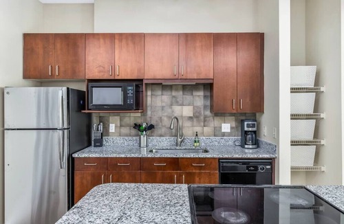 Inman Park Apartment | Spacious Beltline loft in Inman Park- Pool, gym