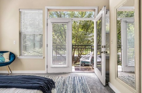 Inman Park Apartment | Spacious Beltline loft in Inman Park- Pool, gym