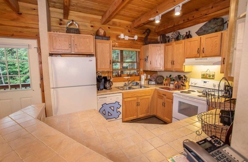 Boone House | Spacious Boone log cabin with 4 bedrooms, 3 baths, river access and game room