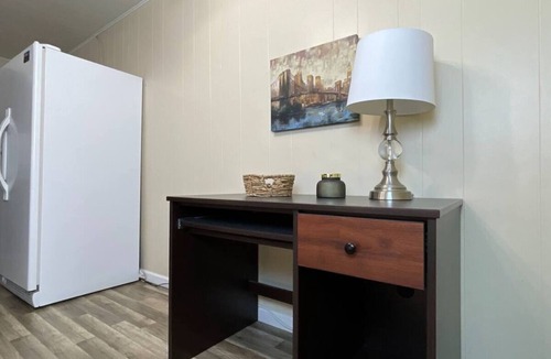 Bloomingdale House | Spacious, Charming & Serene Family Haven ~ Parking