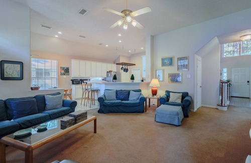 Alden Bridge House | Spacious & Classic 5BR House for 11 w/Backyard + Covered Deck