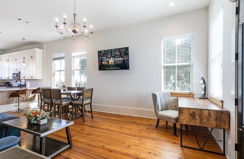 Faubourg Lafayette Condo | Spacious Condo w/Pool & Courtyard Near French Quarter
