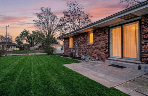 Springfield House | Spacious & Cozy ~ Mins to Downtown