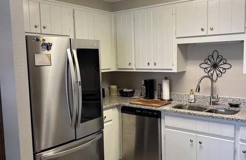 Arcadia House | Spacious & Cozy Townhome w yard. Min away from I85 & I26, restaurants & shopping