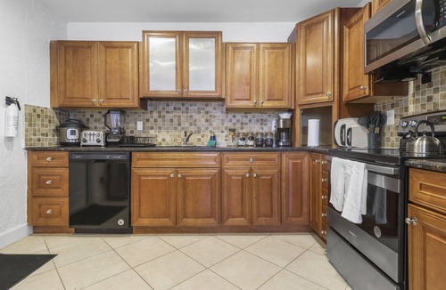 Southwest House | Spacious Designed House -Palm Wave Stays
