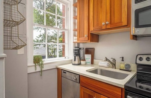 Savannah Victorian District Apartment | Spacious Downtown Savannah Historic Modern Apartment On Forsyth Park