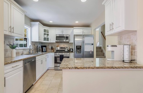 Lanham House | Spacious Entire Home in delightful Lanham, close to Washington DC