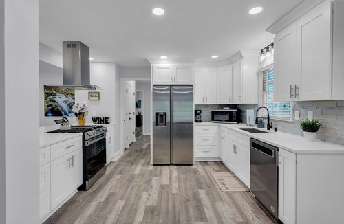 Lilburn House | Spacious Escape Near Stone Mountain Pool HotTub GameRoom BBQ