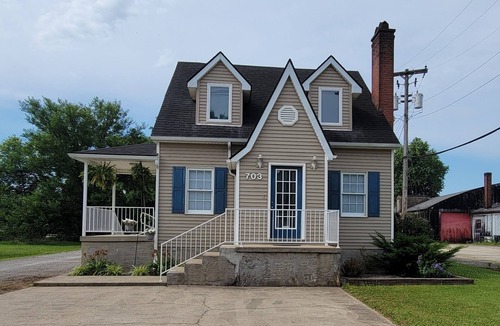 Bardstown House | Spacious, Fully-Stocked, Walking distance to Downtown