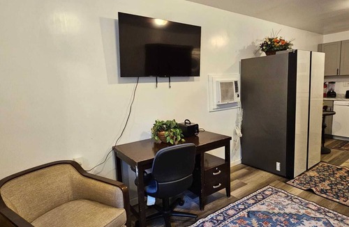 Memphis Cottage | Spacious Guest House w/8+ Beds - Near Downtown & Medical District