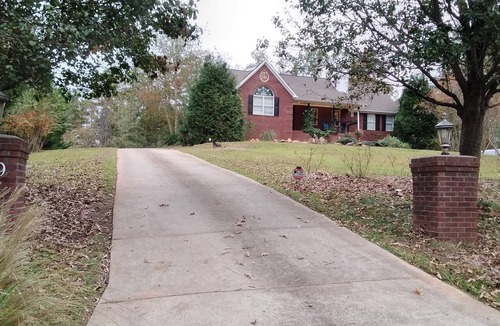 Seneca House | Spacious House on the hill , Lake access , quiet, Central to Clemson and Seneca