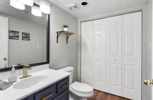 Lexington House | Spacious King Suite, Horses, Fire Pit, Garage
