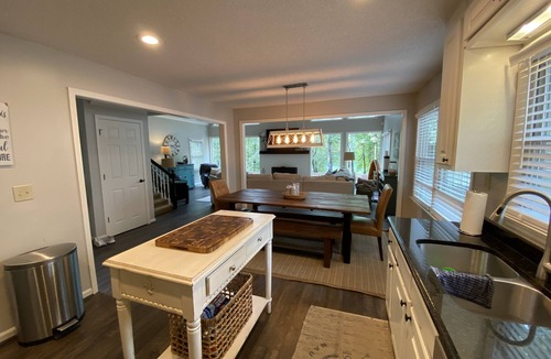 Gumlog House | Spacious Lake Hartwell home with large new dock