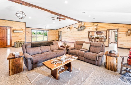Cottondale Cabin | Spacious Lodge in the Country