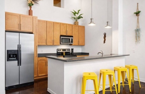 Arcadia Apartment | Spacious Loft w/2 King Beds + Pool & Gym