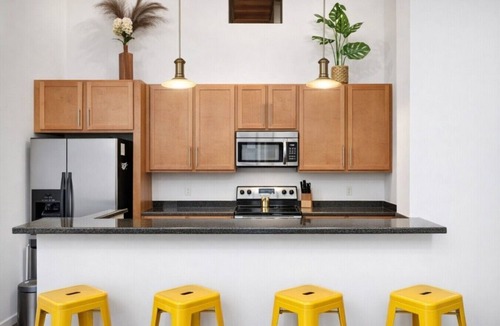 Arcadia Apartment | Spacious Loft w/2 King Beds + Pool & Gym