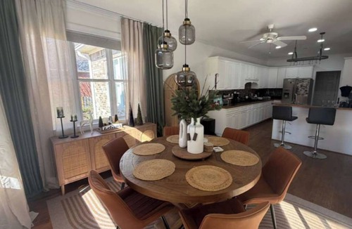 Evans House | Spacious Luxury 8BR Masters Rental - Sleeps Large Groups