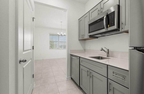 Winter Haven House | Spacious Modern 4BR Pool Oasis Near Legoland w/Mother-In-Law Suite/Private Apt