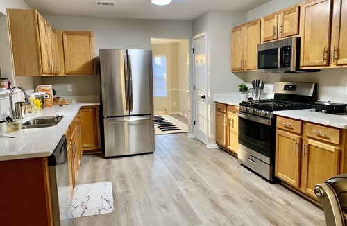 Lovejoy House | Spacious, Modern House with Cozy Fireplace, Home Office and Master Suite