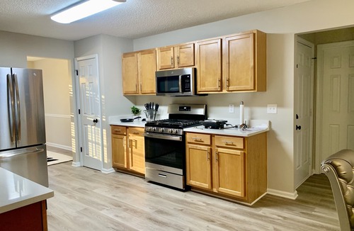 Lovejoy House | Spacious, Modern House with Cozy Fireplace, Home Office and Master Suite