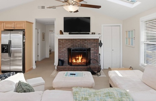 Franklin Cabin | Spacious Mountain Retreat with Hot Tub & Views