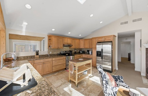 Franklin Cabin | Spacious Mountain Retreat with Hot Tub & Views