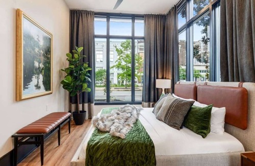 Faubourg Lafayette Hotel | Spacious NOLA Combo | 2 Units | Shared Pool