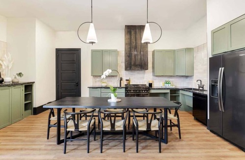 Faubourg Lafayette Hotel | Spacious NOLA Combo | 2 Units | Shared Pool