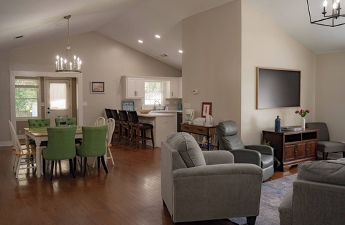 Fortson House | Spacious North Columbus 4-bedroom 3 bathroom home perfect for large groups