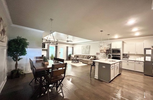 Belle Mina House | Spacious One Level Ranch Style Luxury Townhouse