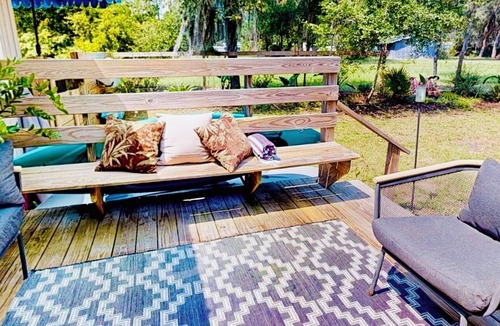 Valona House | Spacious Southern Coastal OASIS on Wide Open Land—kayaks, bikes, corn hole, BBQ!