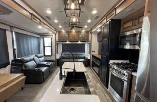 Mars Hill Crossroads House | Spacious Stationary RV for Traveling Professionals