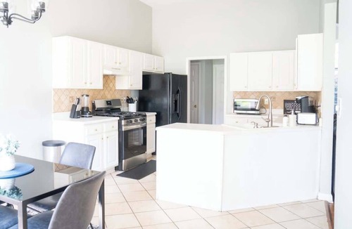 Lawrenceville House | Spacious Vaulted 4BR Family Home Near Mall of GA, Sleeps 12
