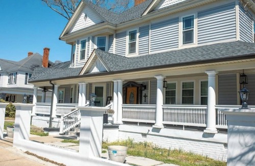 Woodruff House | Spacious Victorian building in fabulous Spartanburg SC with luxury fixtures.