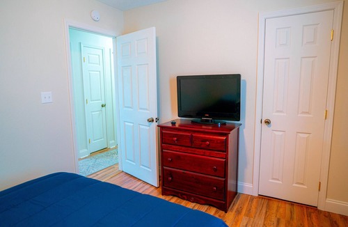 Shoreline Park House | Spacious Waterfront Home Sleeps 14 W/ Elevator