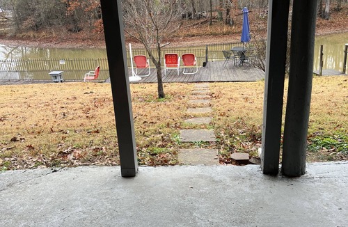Sardis Cabin | Spacious waterfront cabin located on the lower Sardis lake.