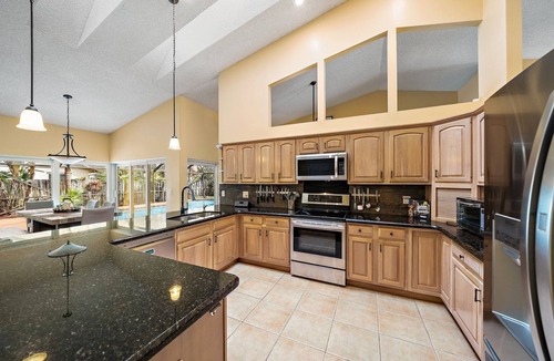 Greenview Shores House | Spacious Wellington Villa with heated pool