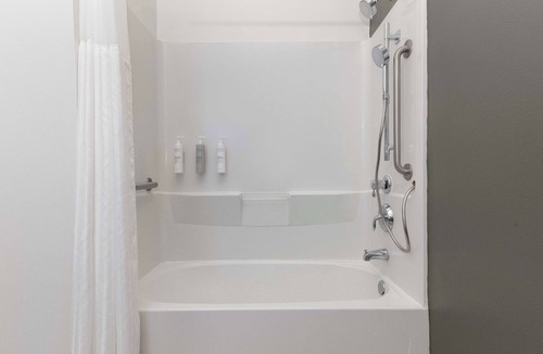 Fleming Hotel | Spark by Hilton Savannah South I-95