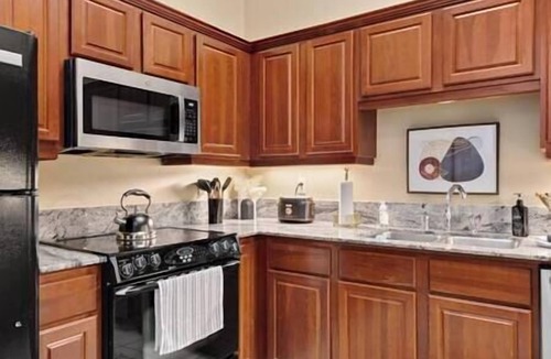 Downtown Apartment | Speakeasy Loft - 1920s style w/Gated Parking