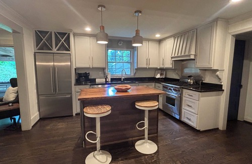 Roswell House | Special! Canton Street Noble Cottage steps to restaurants, gallery, live music